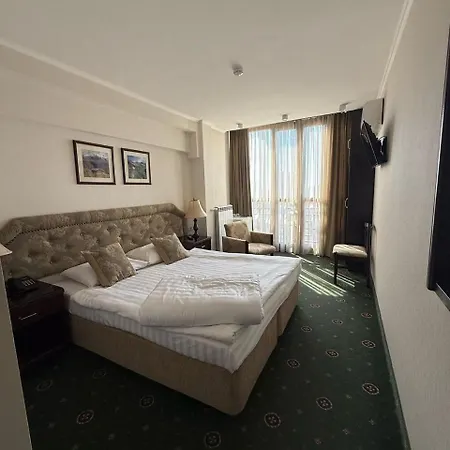 Shirak Hotel Yerevan Exterior photo