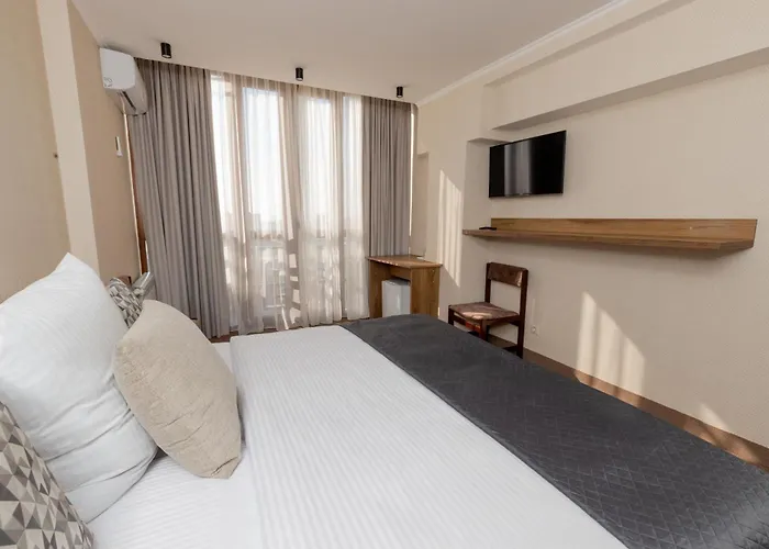Shirak Hotel