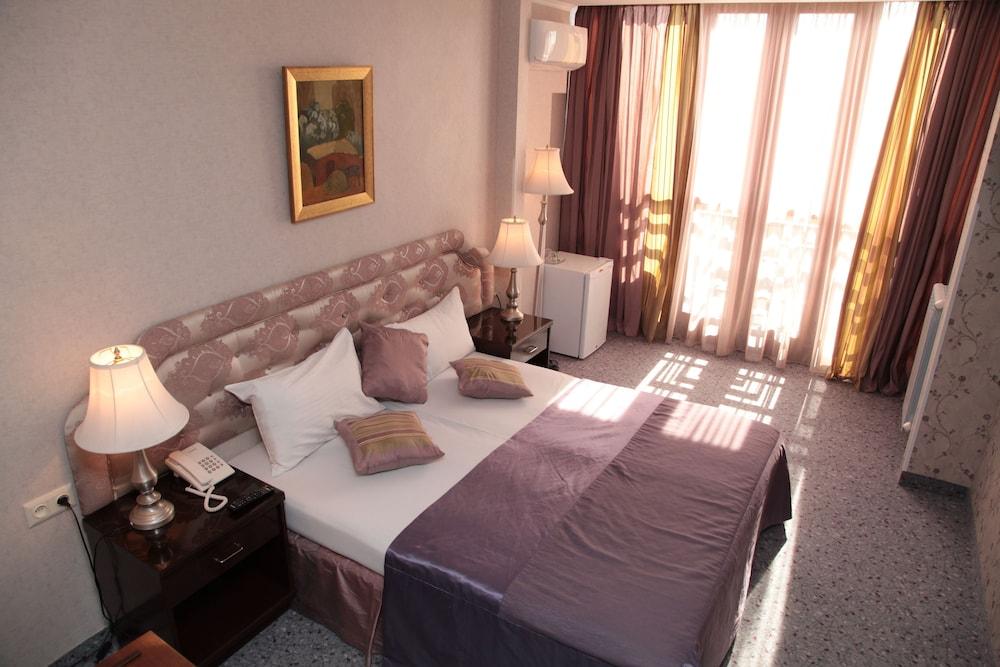 Shirak Hotel 4*