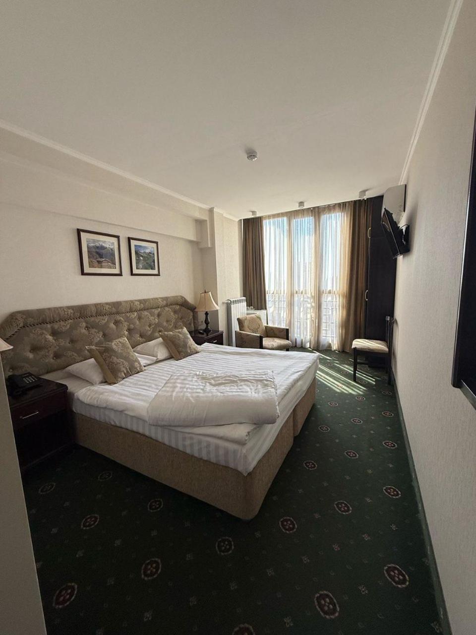 Hotel Shirak 4*