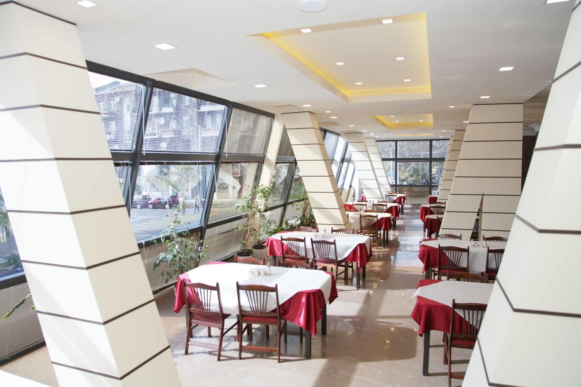 Hotel Shirak